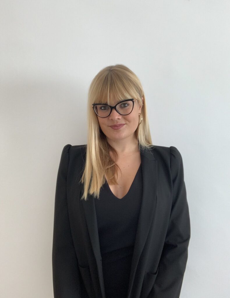 ANDREA LIEB VILLACRECES Abogada de familia